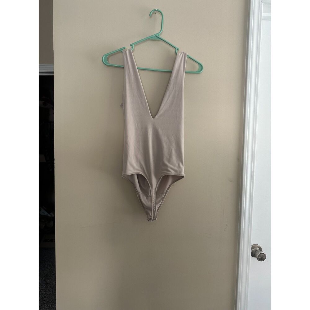 Abercrombie & Fitch Beige Deep V-Neck Twist Front Bodysuit Size Small